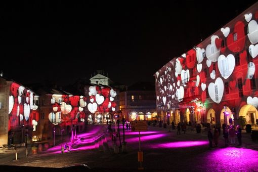 Mondovì diventa la "Piazza degli innamorati" con il mapping di San Valentino [FOTO]