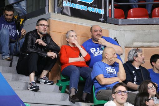 Carmelo Noto con la sindaca Patrizia Manassero ed altri ex nel "salottino BB" del palasport Carmelo Noto con la sindaca Patrizia Manassero ed altri ex nel "salottino BB" del palasport