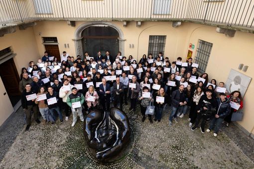 Cuneo, premiati i vincitori del concorso "Conoscere la Borsa" Cuneo, premiati i vincitori del concorso "Conoscere la Borsa"