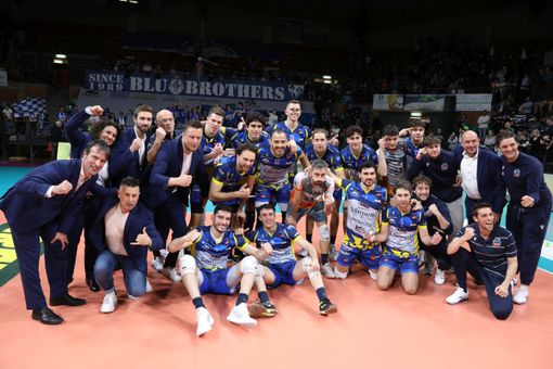 Volley A2M. Cuneo, la "bella" é tua! Prata battuta al tie break, semifinale riaperta
