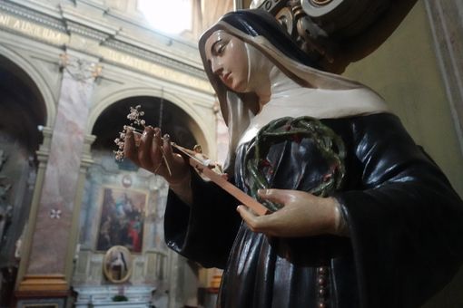 La statua di santa Rita da Cascia nella chiesa di S. Antonino, a Bra