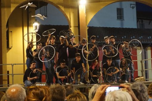 Racconigi: i ragazzi del Laboratorio Teatrale dell’”Arimondi-Eula” hanno messo in scena “I cavalieri dalla tosta figura” Racconigi: i ragazzi del Laboratorio Teatrale dell’”Arimondi-Eula” hanno messo in scena “I cavalieri dalla tosta figura”