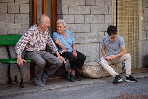 Con “Pedalando tra la storie” Ronco restituisce alla comunità storie e leggende locali con uno spettacolo tra musica e teatro