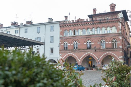 80 anni di servizio: il Patronato Acli incontra la gente al mercato di Cuneo