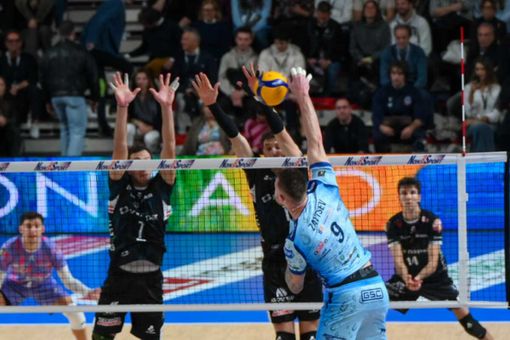 Ivan Zaytsev in attacco (Foto Volley Padova) Ivan Zaytsev in attacco (Foto Volley Padova)