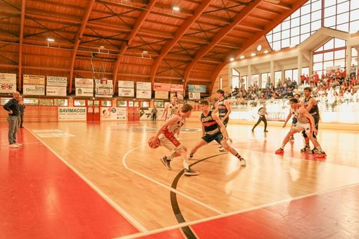 Una fase di gioco del match di Arona Una fase di gioco del match di Arona