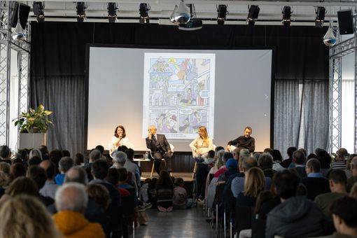 Allo Spazio Varco, per il Festival dei Luoghi Comuni 2024, l’incontro con Serena Colombo, coordinatrice editoriale di Topolino, Alessandro Sisti, sceneggiatore e dei disegnatori Simona Capovilla e Blasco Pisapia (ph@Loris Salussolia) Allo Spazio Varco, per il Festival dei Luoghi Comuni 2024, l’incontro con Serena Colombo, coordinatrice editoriale di Topolino, Alessandro Sisti, sceneggiatore e dei disegnatori Simona Capovilla e Blasco Pisapia (ph@Loris Salussolia)