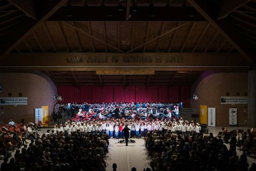 Concerto di Natale e premiazione degli alunni meritevoli: la Banca di Boves celebra i giovani talenti del territorio