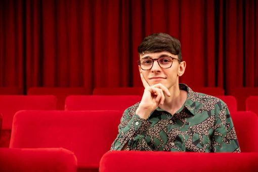 La poesia iraniana a Cortemilia: voci di libertà e bellezza nella nona edizione di "Saper Leggere e Scrivere"