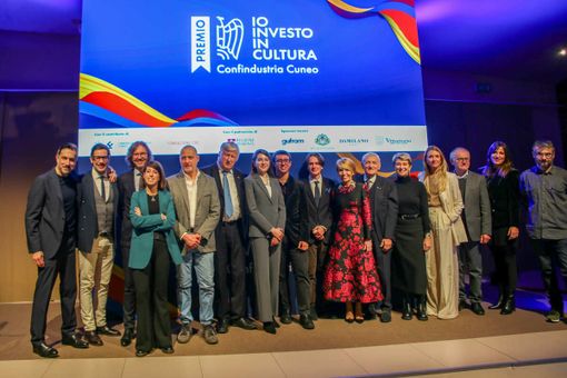 Foto di gruppo per giuria e premiati