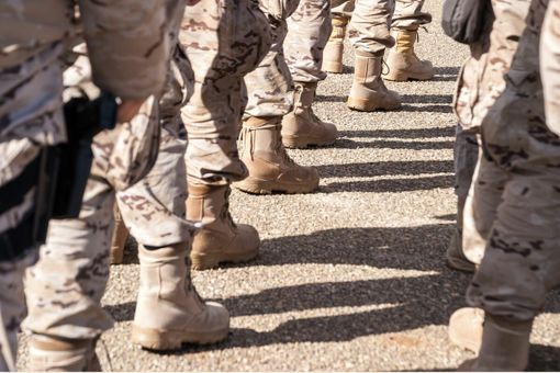 Abbigliamento e anfibi militari con Digi Softair