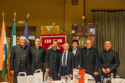 I Cantus Firmus con il presidente Lions Paolo Gastaldi e del Leo club, Alessandro Conti.