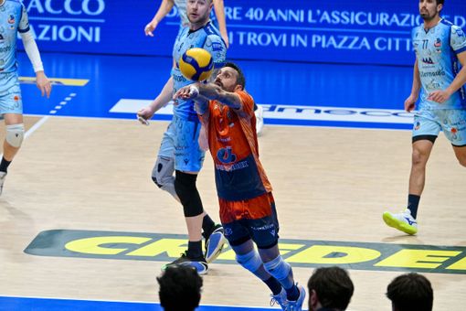 Il capitano è tornato: una super difesa di Mimmo Cavaccini a Piacenza (Foto Ninotto-Giraudo) Il capitano è tornato: una super difesa di Mimmo Cavaccini a Piacenza (Foto Ninotto-Giraudo)