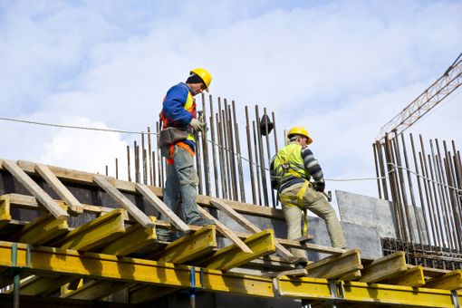 Lavoratori in un cantiere, immagine di repertorio