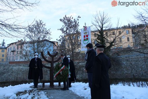 La deposizione della corona d'alloro nel cortile dell'Anna Frank (Foto di repertorio)