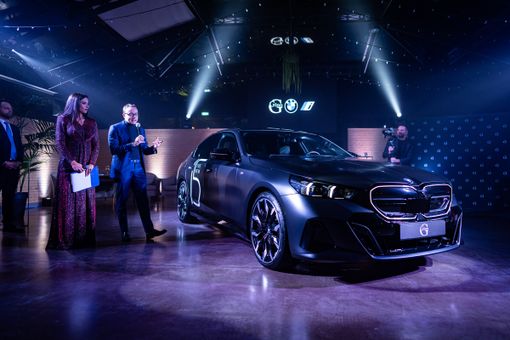 Gino presenta la Nuova BMW i5: un successo straordinario a Fontanafredda