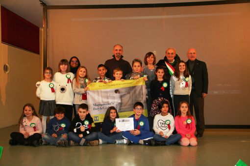 Medaglia d'oro per una classe delle elementari di Sanfrè Medaglia d'oro per una classe delle elementari di Sanfrè