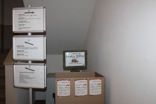 Il contenitore per la raccolta dei tappi di sughero installato in municipio