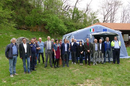 Per l'AIB di Chiusa di Pesio, una tenda per emergenza da Banca e Fondazione BCC Pianfei-Rocca de'Baldi