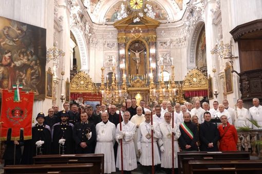 In foto il gruppo dei Battuti Bianchi alla fine della celebrazione