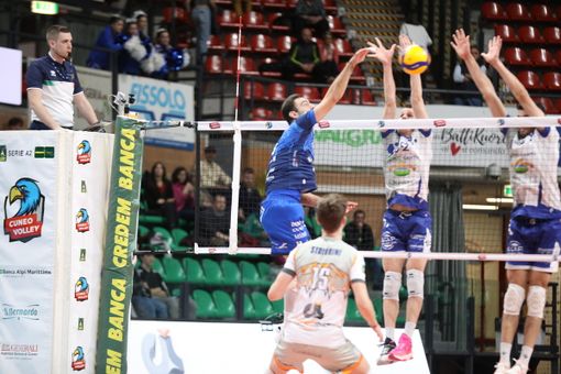 Il capitano di Cuneo Iacopo Botto in un attacco