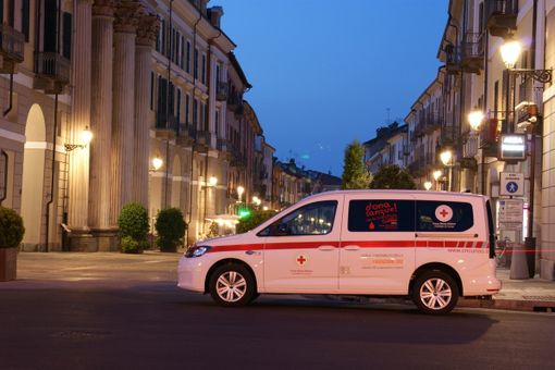 Il nuovo mezzo acquistato dalla CRI per il trasporto infermi