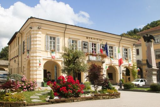 Il Municipio di Cavour Il Municipio di Cavour