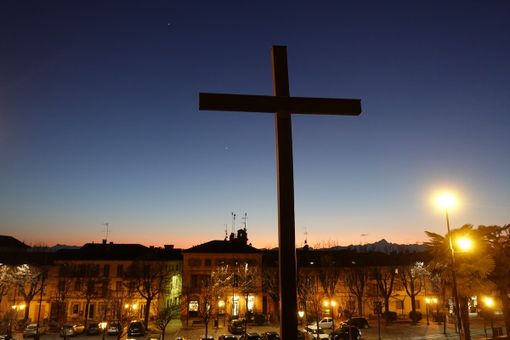 La croce della chiesa di Santa Maria degli Angeli sulla Rocca, a Bra