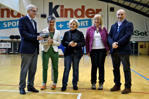 Il Panathlon di Bra ha donato un defibrillatore al palazzetto dello sport