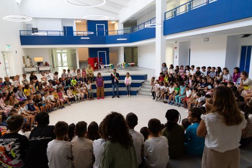 Nel primo giorno di scuola il sindaco Tallone ha salutato gli studenti della scuola "Primo Levi"