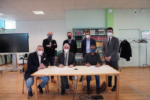 La firma dell'accordo