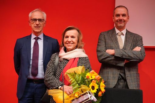 Nella foto l’ex ministro insieme a Giovanni Claudio Olivero e Marco Carelli, presidente e direttore di Banca di Cherasco Nella foto l’ex ministro insieme a Giovanni Claudio Olivero e Marco Carelli, presidente e direttore di Banca di Cherasco