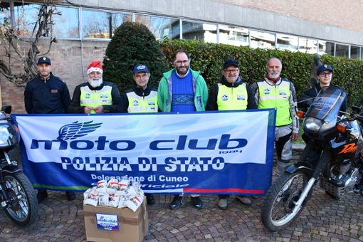Il Moto Club della Polizia di Stato di Cuneo dona dolci per le famiglie in difficoltà