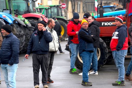 La quarta marcia dei trattori sulla Granda: “Disintegrati da trent’anni di globalizzazione. Ricostruiamo le nostre economie” [VIDEO]