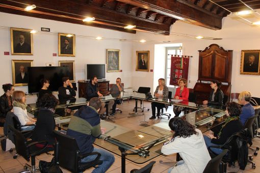 Alba: i giovani di "Dire, fare, partecipare" a colloquio con l'assessore regionale Monica Cerutti Alba: i giovani di "Dire, fare, partecipare" a colloquio con l'assessore regionale Monica Cerutti