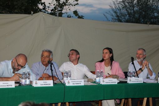 La Giunta comunale in un momento del consiglio