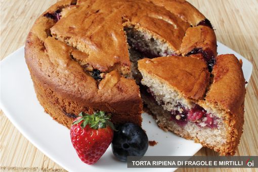 MercoledìVeg di Ortofruit: oggi prepariamo la torta ripiena di fragole e mirtilli