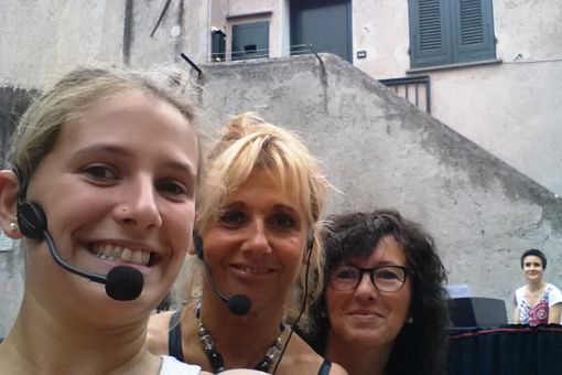 Le autrici di "Filo spinato e scarpe rosse" ad Albissola Marina contro la violenza sulle donne