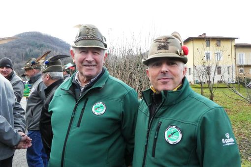 Due componenti del gruppo Alpini beinettese