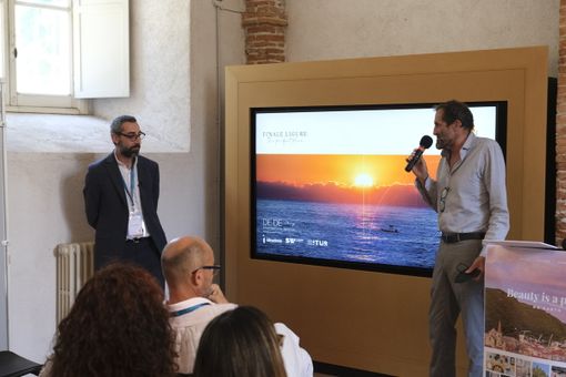 Inaugurata a Finalborgo la mostra fotografica "Persone": nei ritratti di Corrado Murlo, 30 storie finalesi di amore per il territorio