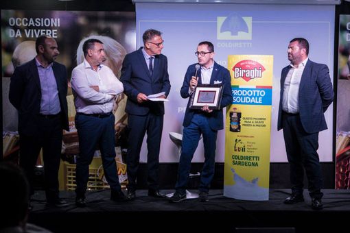 La Biraghi di Cavallermaggiore riceve il premio "Sardo 100%" per il progetto del pecorino etico e solidale