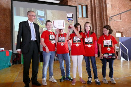 Premiati i bambini vincitori dell’edizione 2016 del “Banco della Meccanica” Premiati i bambini vincitori dell’edizione 2016 del “Banco della Meccanica”