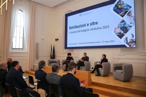 Il lavoro oltre le retribuzioni: l’analisi di Confindustria Cuneo sui salari 2023 Il lavoro oltre le retribuzioni: l’analisi di Confindustria Cuneo sui salari 2023
