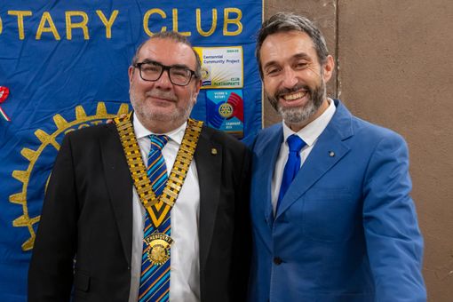 L'avvicendamento tra i presidenti al Rotary Club Savigliano L'avvicendamento tra i presidenti al Rotary Club Savigliano