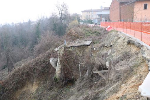 Un'immagine della frana di Madonna delle Grazie (Foto Provincia)
