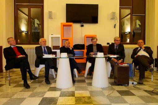 Saluzzo, Salone degli specchi affollato per la presentazione del libro “La Sinistra Sociale”