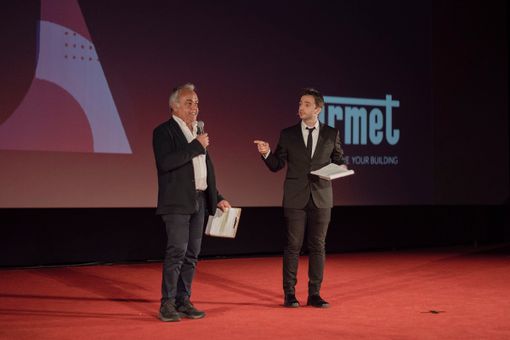 Urmet presenta i videocitofoni Vog, con funzioni e accessibilita’ per non udenti e non vedenti, davanti a una platea di 1600 installatori in sala e live streaming Urmet presenta i videocitofoni Vog, con funzioni e accessibilita’ per non udenti e non vedenti, davanti a una platea di 1600 installatori in sala e live streaming