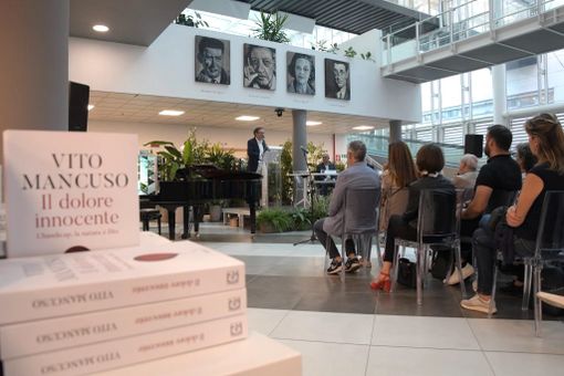 Negli scatti di Mauro Gallo alcuni momenti della partecipata lectio di Vito Mancuso Negli scatti di Mauro Gallo alcuni momenti della partecipata lectio di Vito Mancuso