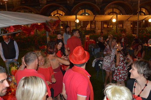 Apericena in dehor con dj dal vivo, il Grand Palais Excelsior di Limone Piemonte inaugura la stagione estiva (guarda la gallery)