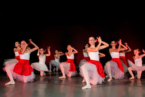 Al Politeama Civico di Saluzzo... a passo di danza per beneficenza Al Politeama Civico di Saluzzo... a passo di danza per beneficenza